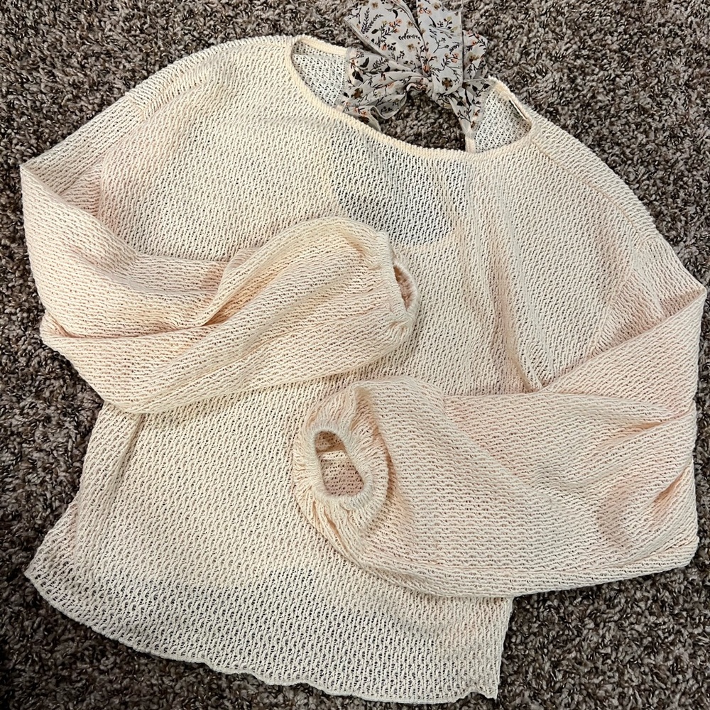 Gimmicks sweater with bow detail, Size small